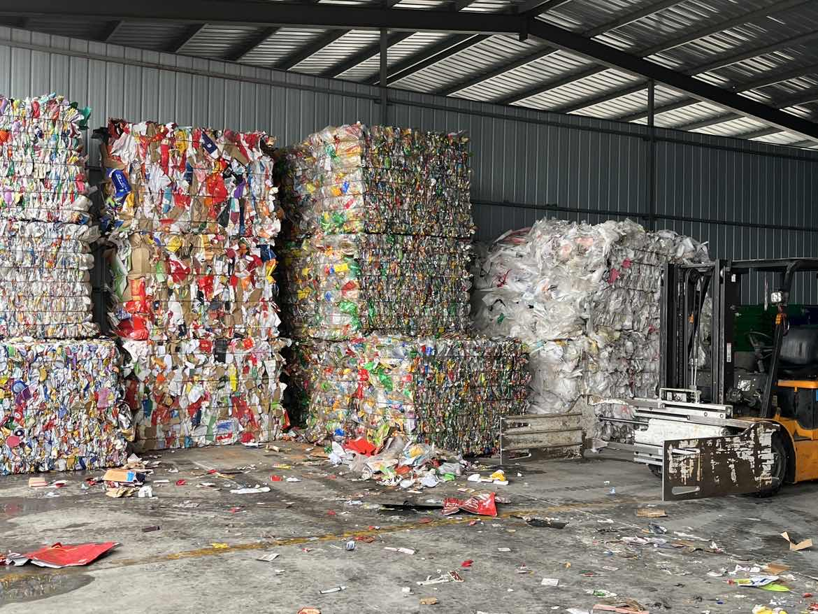 1677722267753538.png 廢舊物資回收加盟,再生資源回收項目,廢品回收柜招商,智能垃圾分類房,垃圾房廠家