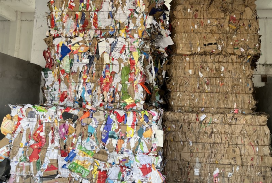 貓先生再生資源回收，智能廢品回收箱，垃圾回收柜